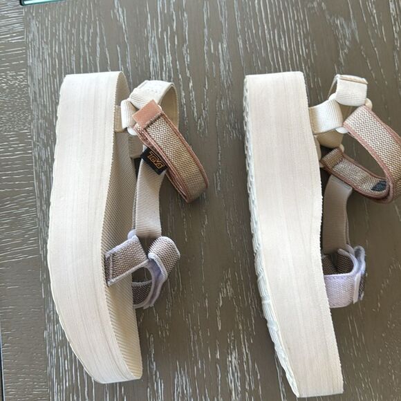 Teva Platform Women’s Metallic Universal Sandals Casual Shoes Size 8 EUC - Picture 11 of 12